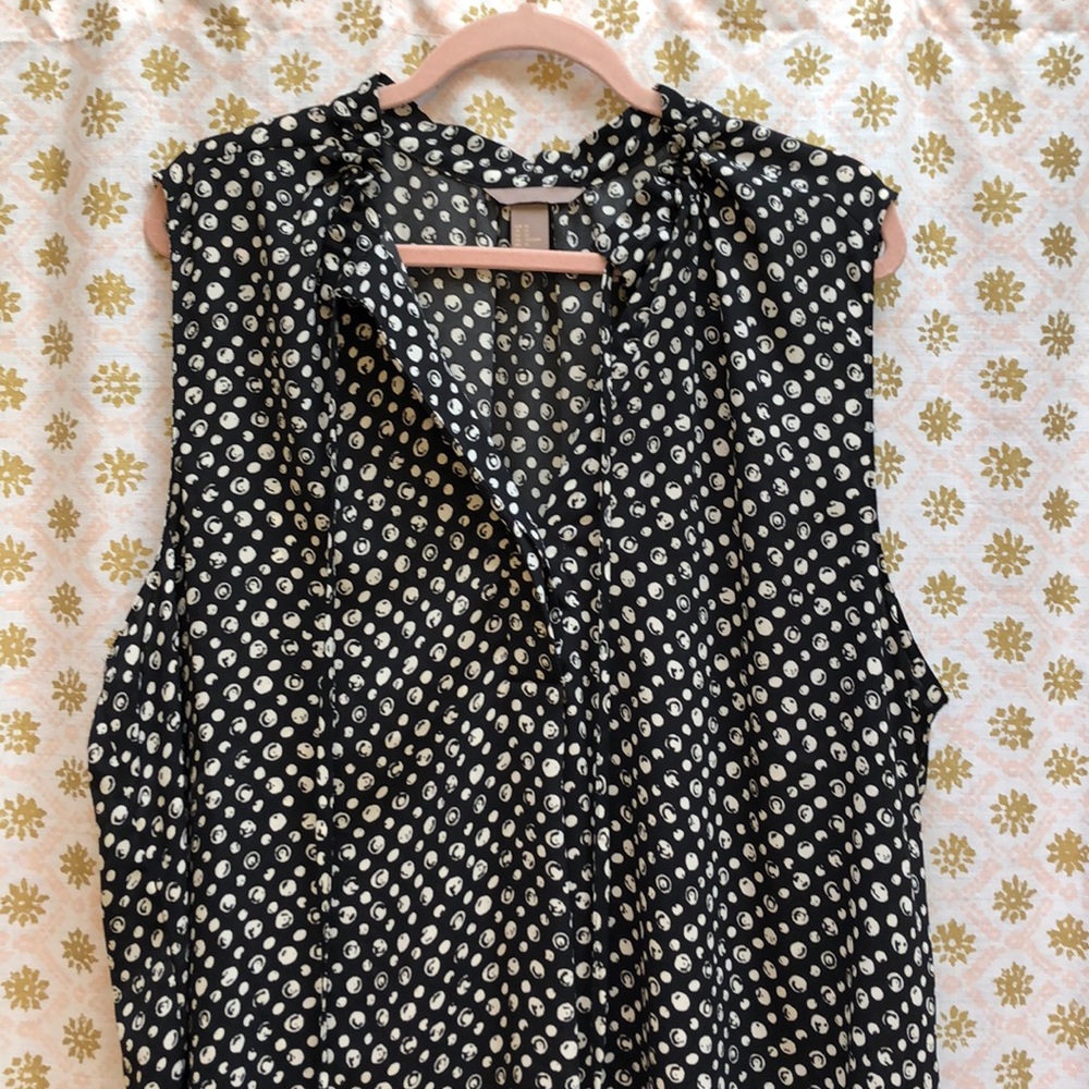 Never worn. H&M Size 22 blouse.